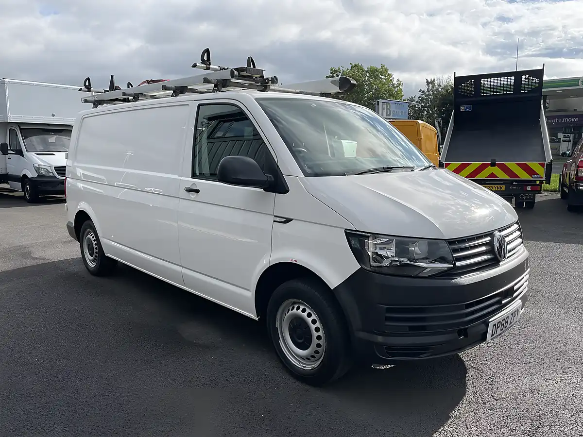 Used 2019 Volkswagen Transporter Startline Lwb White - Interior and Exterior details 4