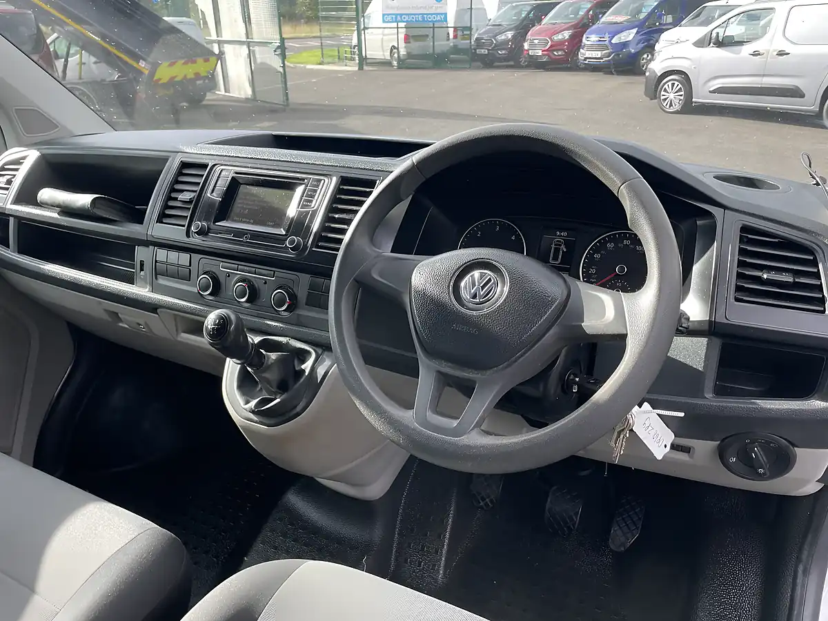 Used 2019 Volkswagen Transporter Startline Lwb White - Interior and Exterior details 8