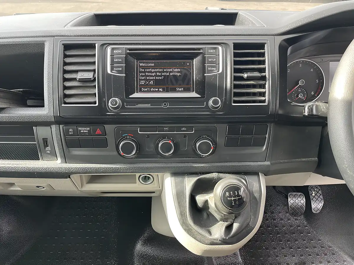 Used 2019 Volkswagen Transporter Startline Lwb White - Interior and Exterior details 9