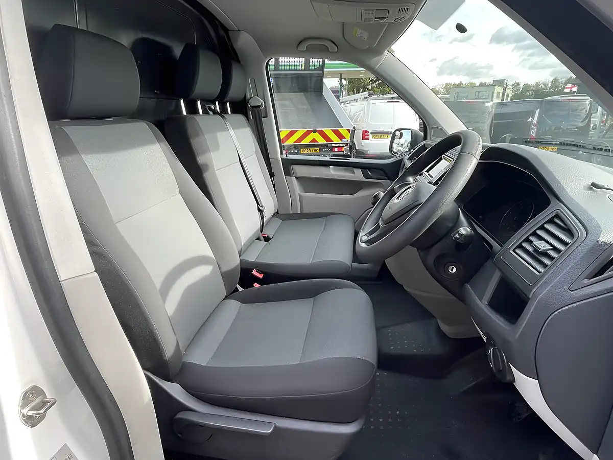 Used 2019 Volkswagen Transporter Startline Lwb White - Interior and Exterior details 10