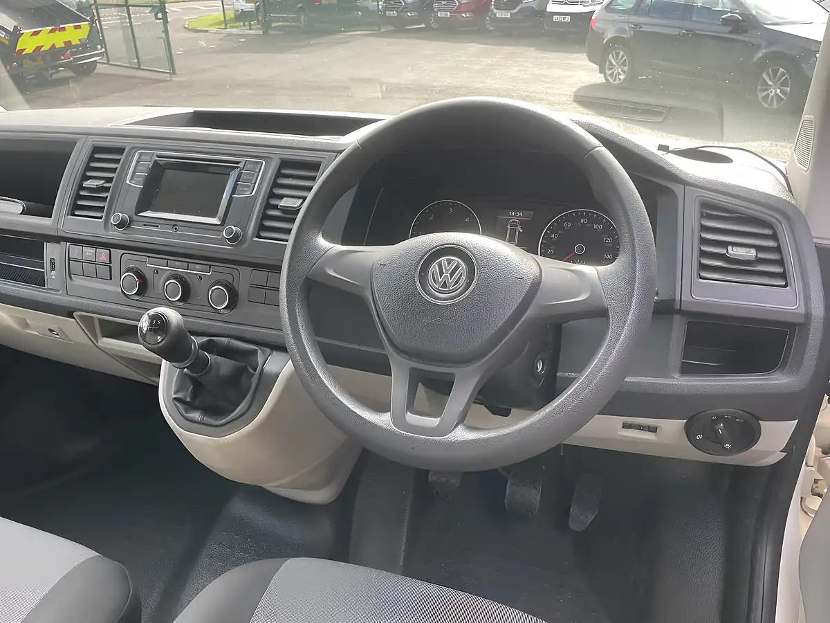 Used 2019 Volkswagen Transporter Startline Lwb White - Interior and Exterior details 8