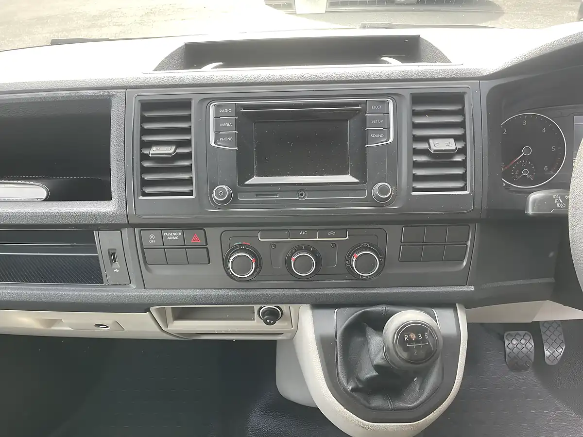 Used 2019 Volkswagen Transporter Startline Lwb White - Interior and Exterior details 9