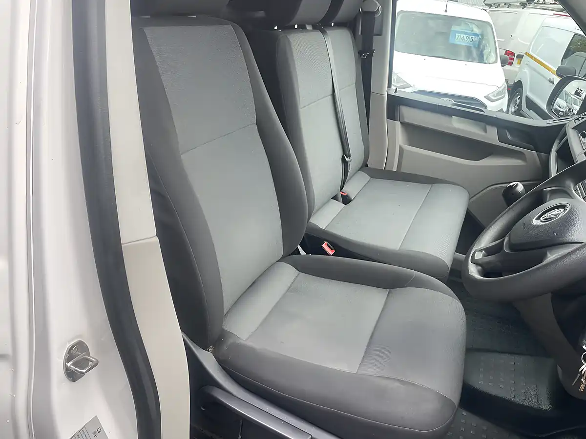 Used 2019 Volkswagen Transporter Startline Lwb White - Interior and Exterior details 9