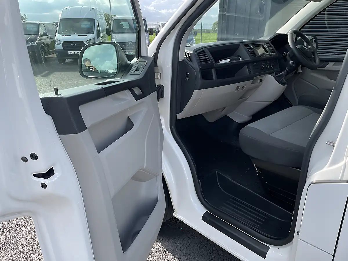 Used 2019 Volkswagen Transporter Startline Lwb White - Interior and Exterior details 14