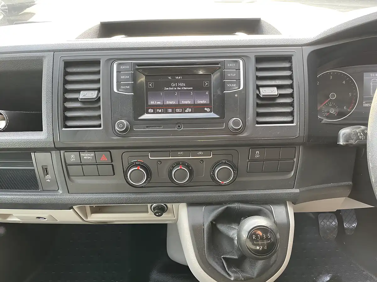 Used 2019 Volkswagen Transporter Startline Lwb White - Interior and Exterior details 9