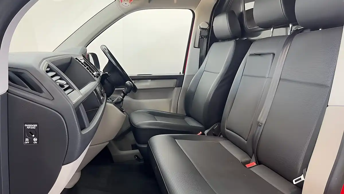 Used 2019 Volkswagen Transporter Startline Red - Interior and Exterior details 12