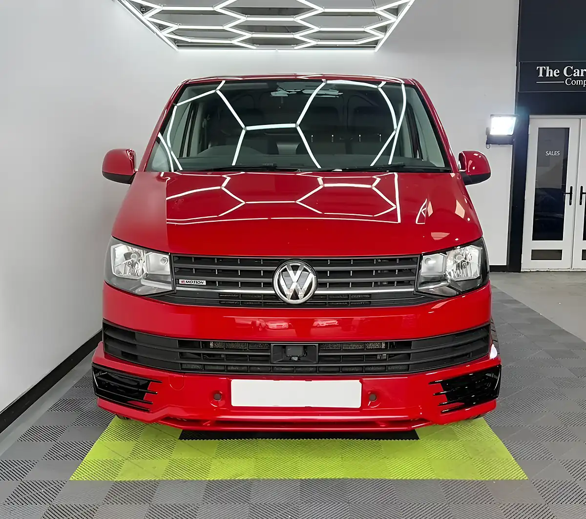 Used 2019 Volkswagen Transporter Startline Red - Interior and Exterior details 4
