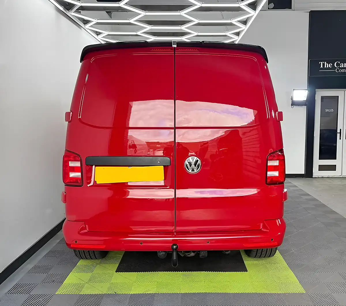 Used 2019 Volkswagen Transporter Startline Red - Interior and Exterior details 5