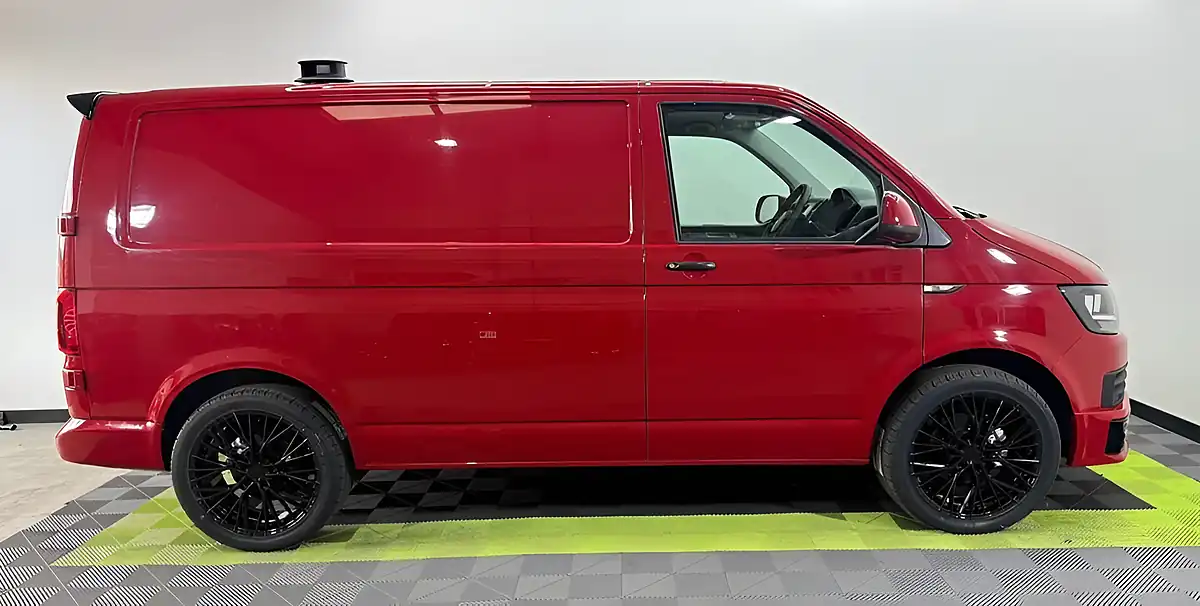 Used 2019 Volkswagen Transporter Startline Red - Interior and Exterior details 8
