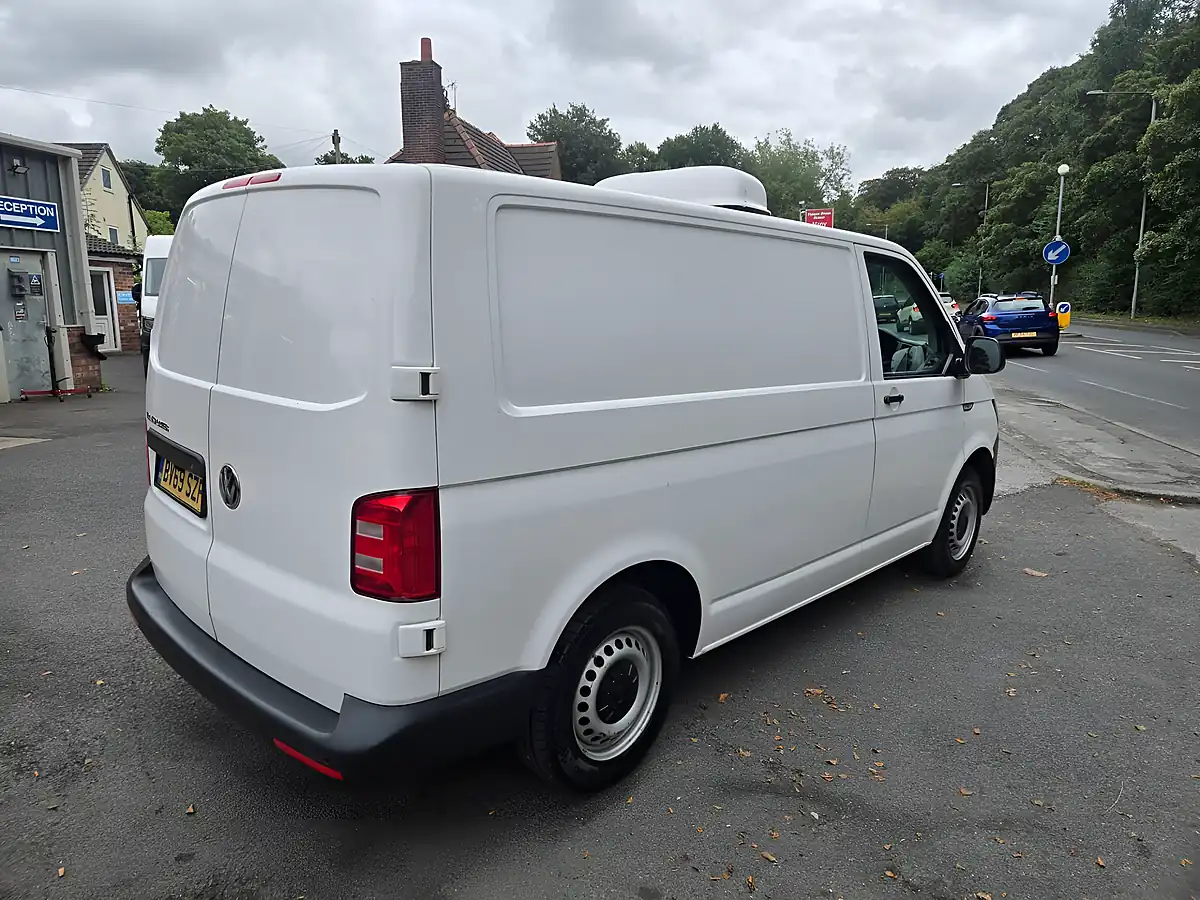 Used 2019 Volkswagen Transporter Startline White - Interior and Exterior details 11