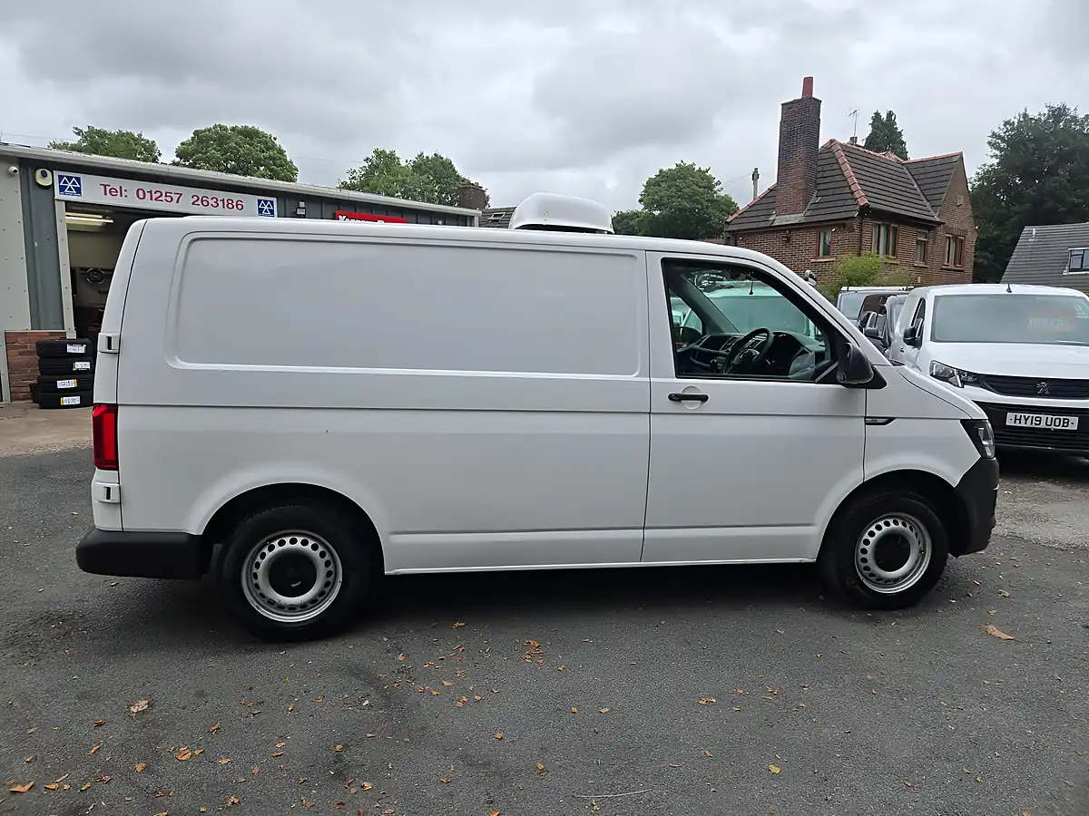 Used 2019 Volkswagen Transporter Startline White - Interior and Exterior details 12
