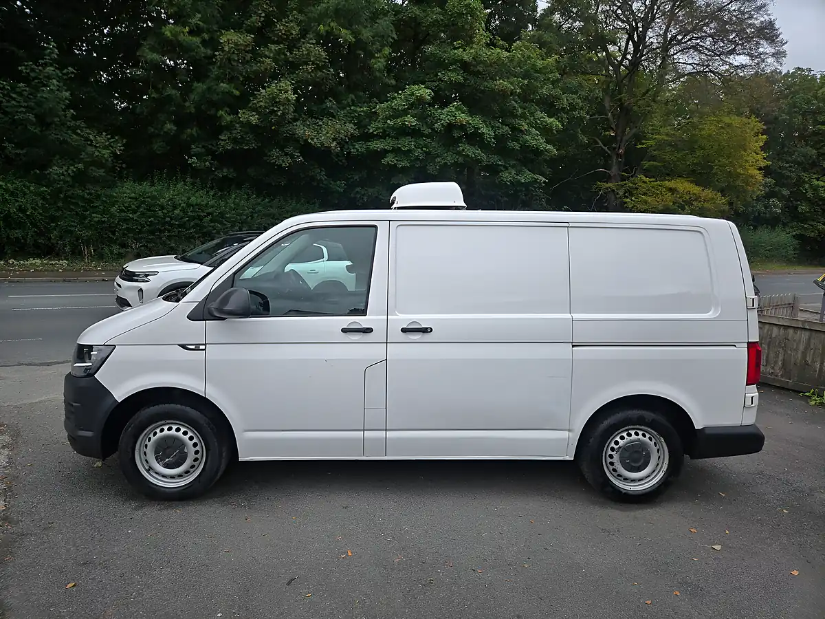Used 2019 Volkswagen Transporter Startline White - Interior and Exterior details 4