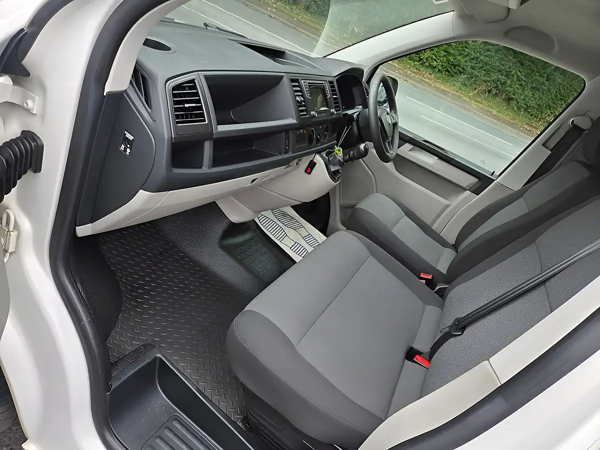 Used 2019 Volkswagen Transporter Startline White - Interior and Exterior details 5