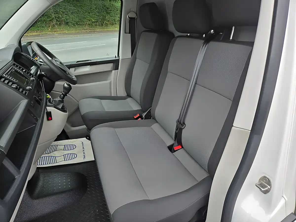 Used 2019 Volkswagen Transporter Startline White - Interior and Exterior details 6