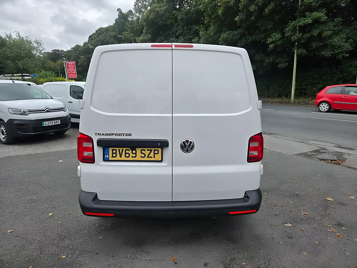 Used 2019 Volkswagen Transporter Startline White - Interior and Exterior details 8