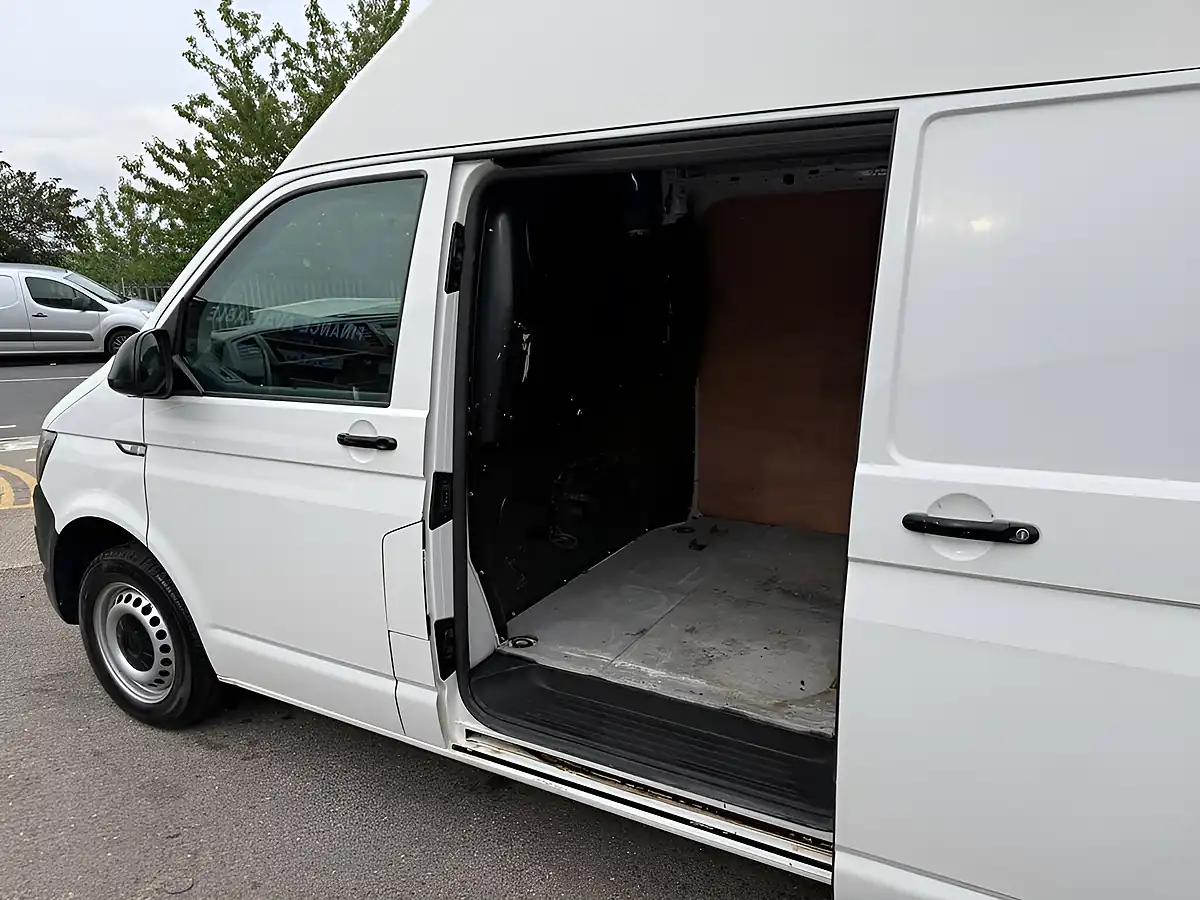 Used 2019 Volkswagen Transporter Startline White - Interior and Exterior details 10
