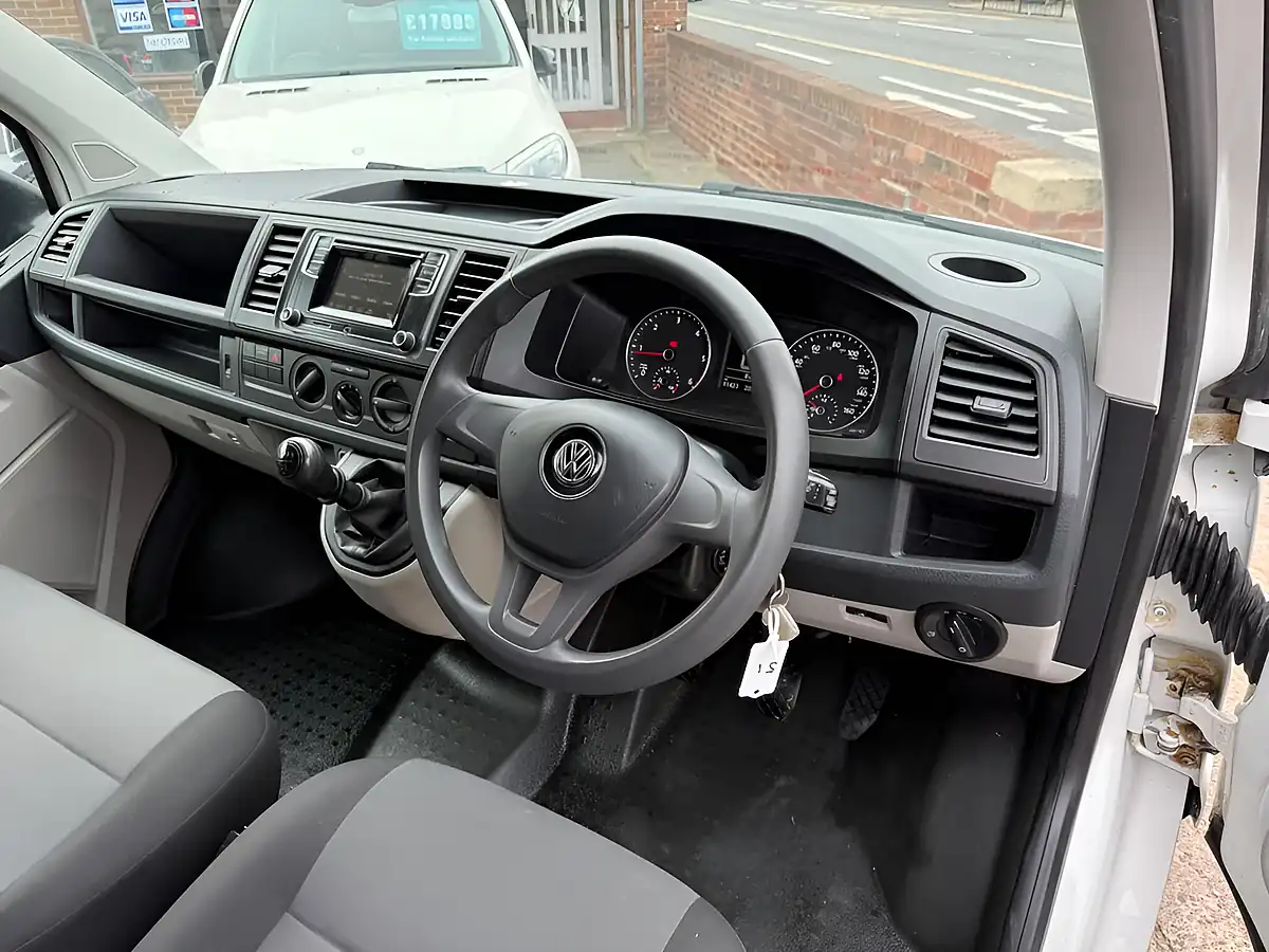 Used 2019 Volkswagen Transporter Startline White - Interior and Exterior details 12