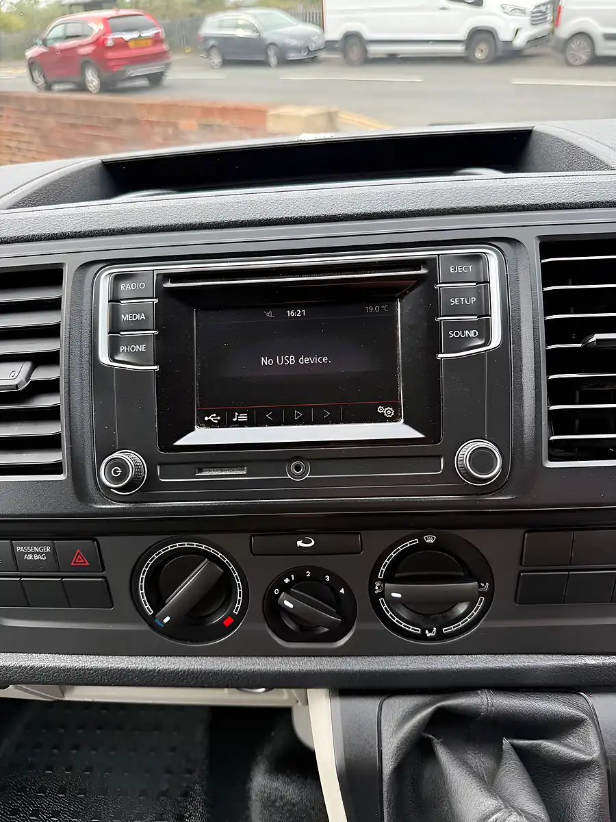 Used 2019 Volkswagen Transporter Startline White - Interior and Exterior details 15
