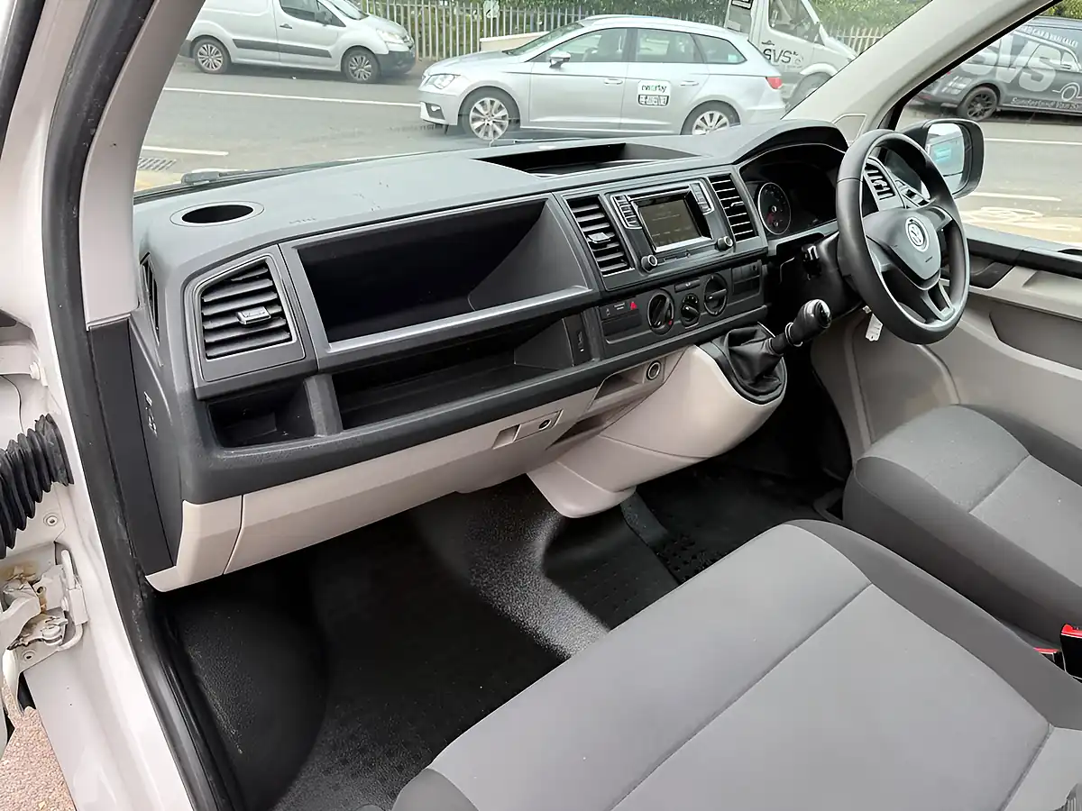 Used 2019 Volkswagen Transporter Startline White - Interior and Exterior details 16