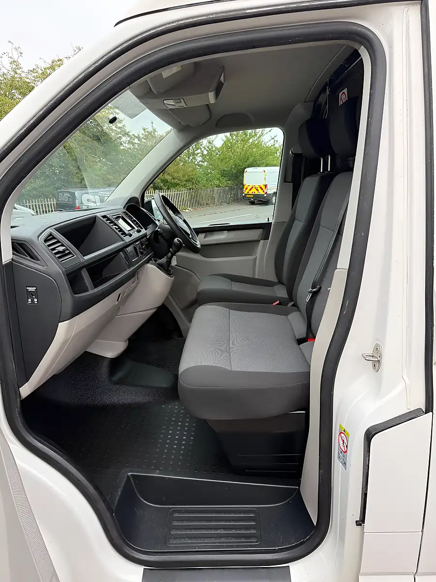 Used 2019 Volkswagen Transporter Startline White - Interior and Exterior details 18