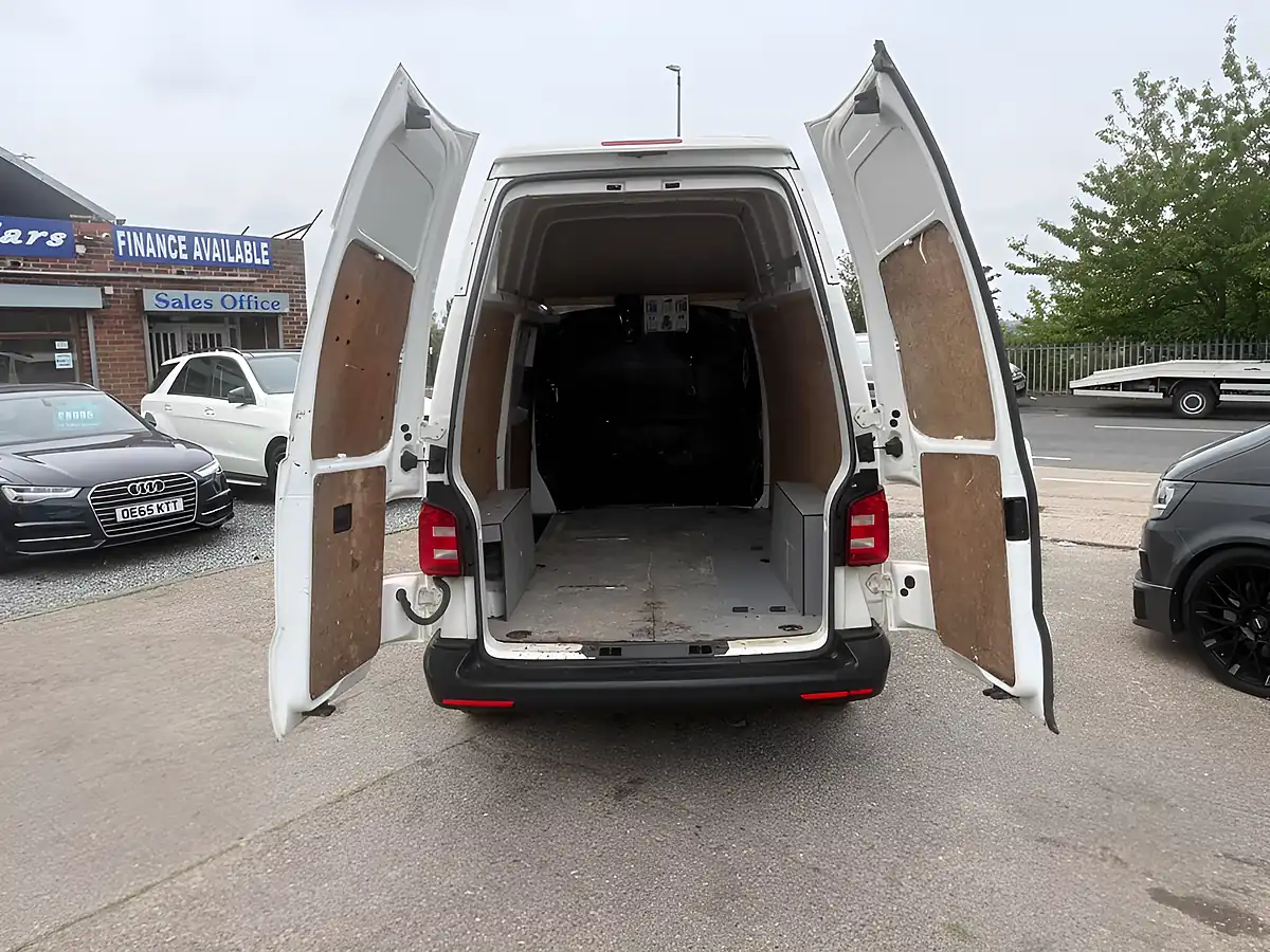 Used 2019 Volkswagen Transporter Startline White - Interior and Exterior details 8