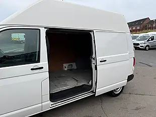 Used 2019 Volkswagen Transporter Startline White - Interior and Exterior details 9
