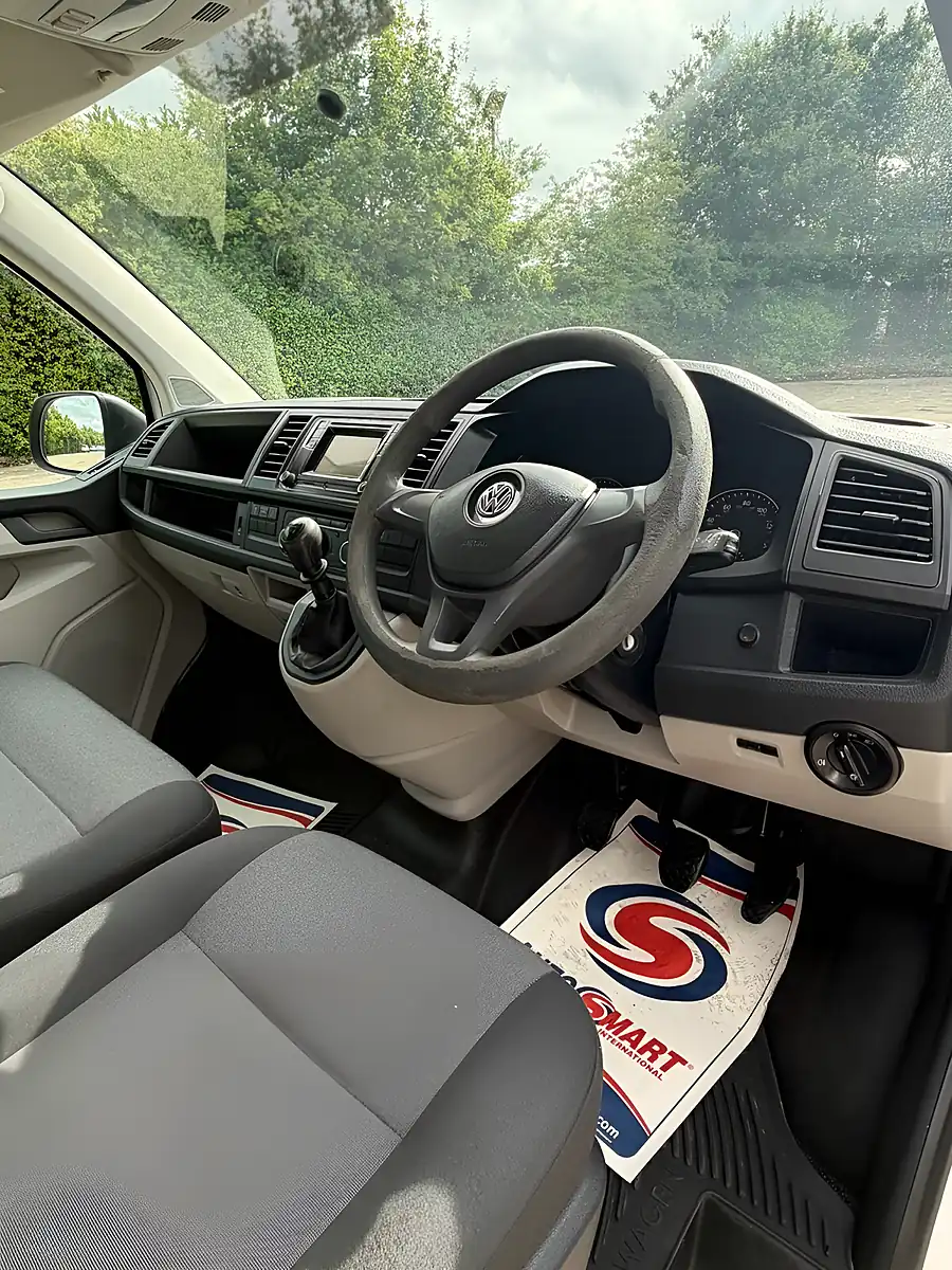 Used 2019 Volkswagen Transporter Startline White - Interior and Exterior details 10