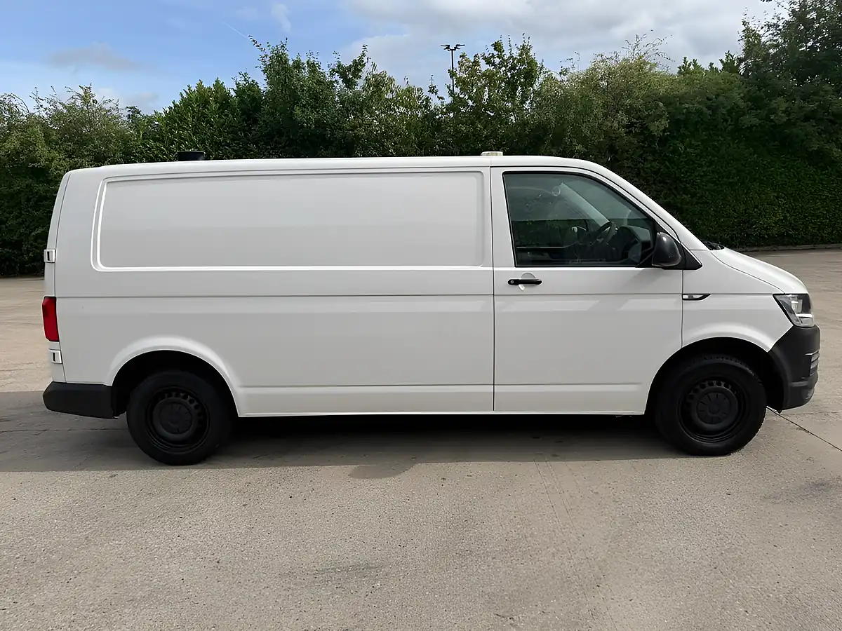 Used 2019 Volkswagen Transporter Startline White - Interior and Exterior details 5