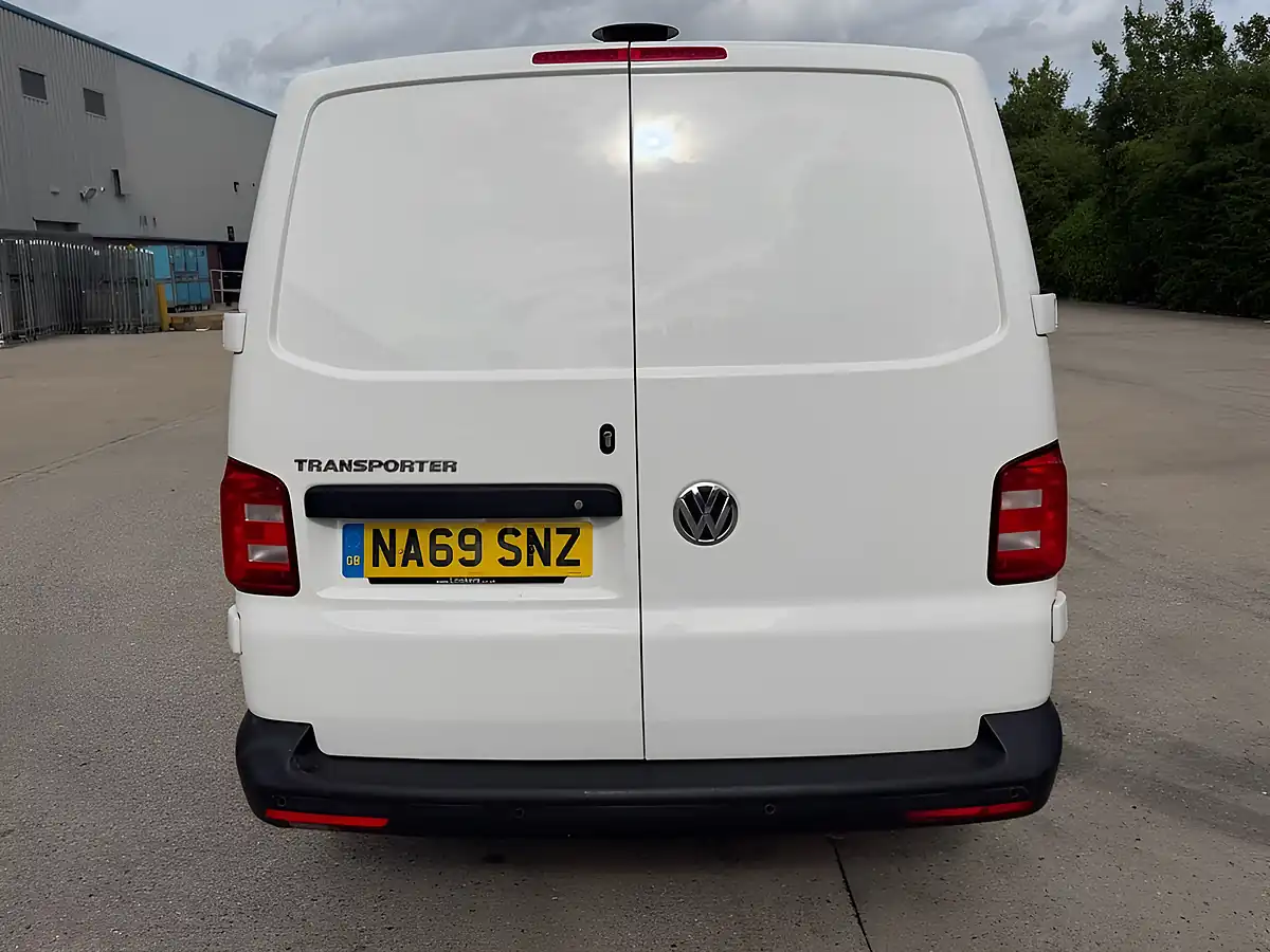 Used 2019 Volkswagen Transporter Startline White - Interior and Exterior details 8
