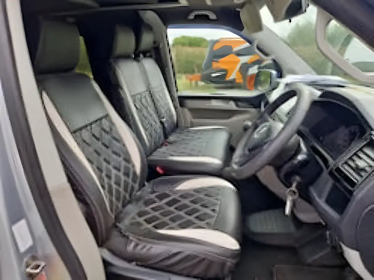 Used 2019 Volkswagen Transporter T28 Bluemotion Tech Camper Silver - Interior and Exterior details 9