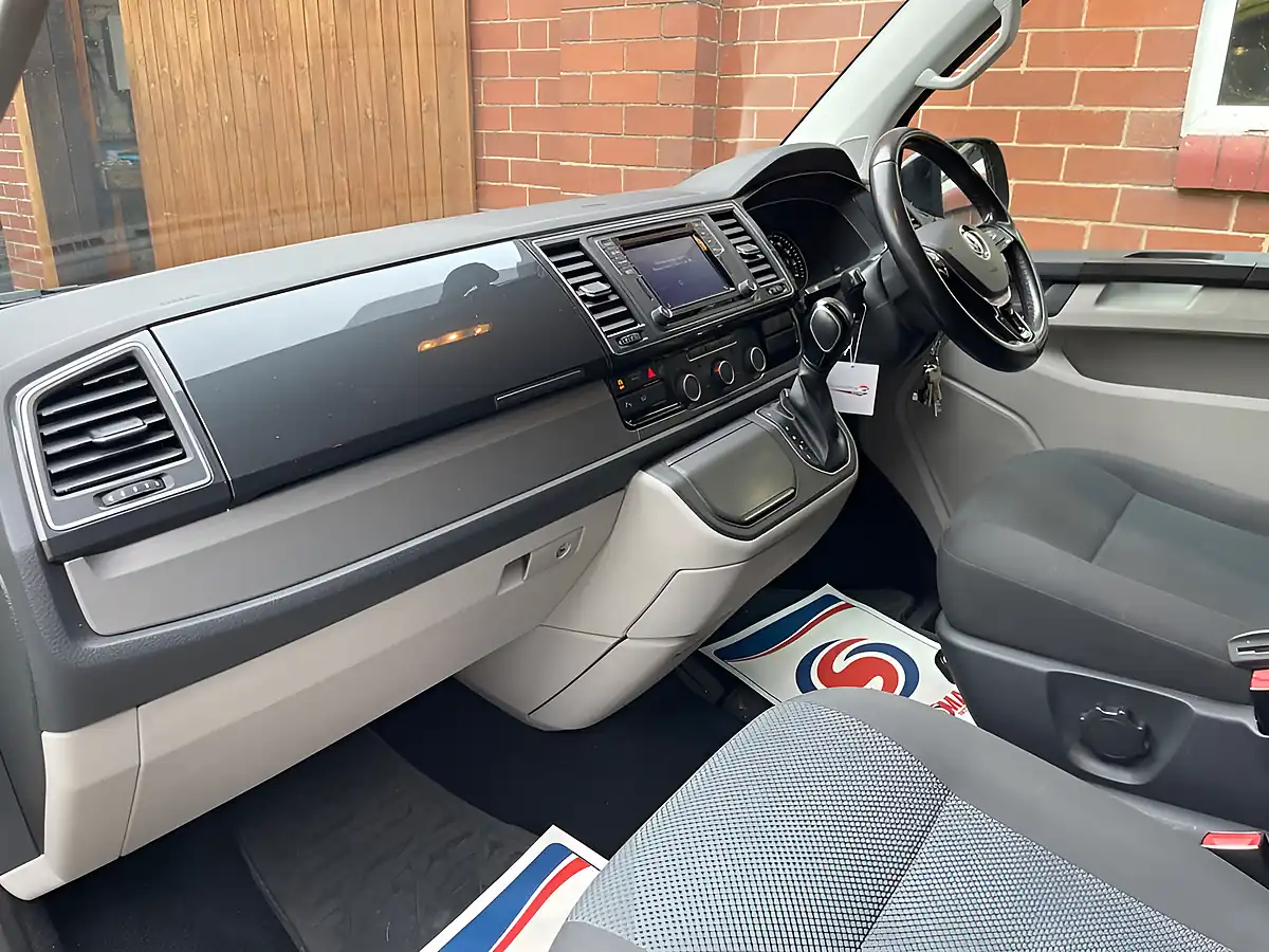 Used 2019 Volkswagen Transporter T30 Bluemotion Tech Edition Kombi Double Cab Yellow - Interior and Exterior details 17
