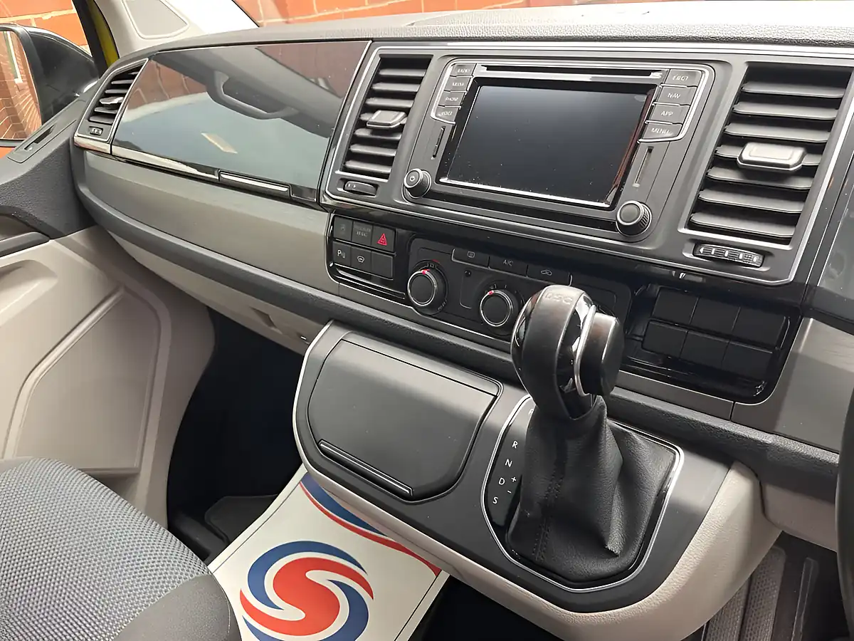 Used 2019 Volkswagen Transporter T30 Bluemotion Tech Edition Kombi Double Cab Yellow - Interior and Exterior details 4
