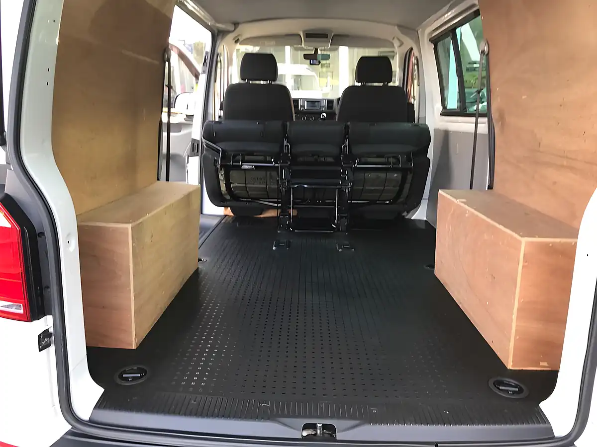Used 2019 Volkswagen Transporter T30 Bluemotion Tech Highline Kombi Double Cab Candy White - Interior and Exterior details 10
