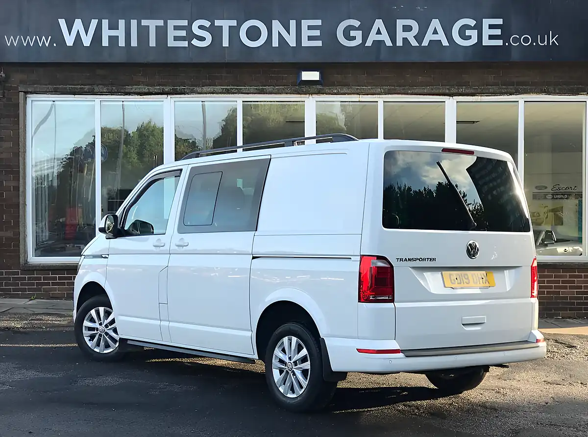 Used 2019 Volkswagen Transporter T30 Bluemotion Tech Highline Kombi Double Cab Candy White - Interior and Exterior details 5