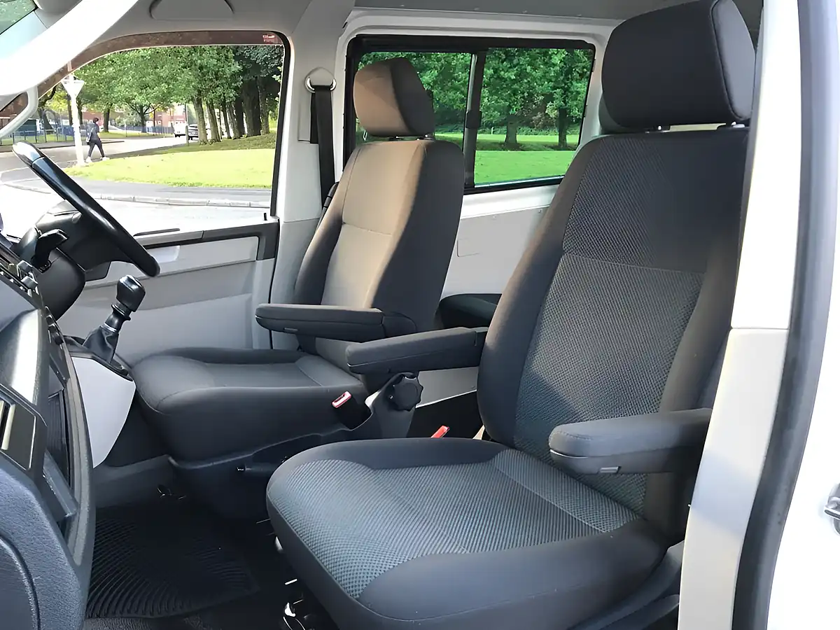 Used 2019 Volkswagen Transporter T30 Bluemotion Tech Highline Kombi Double Cab Candy White - Interior and Exterior details 9