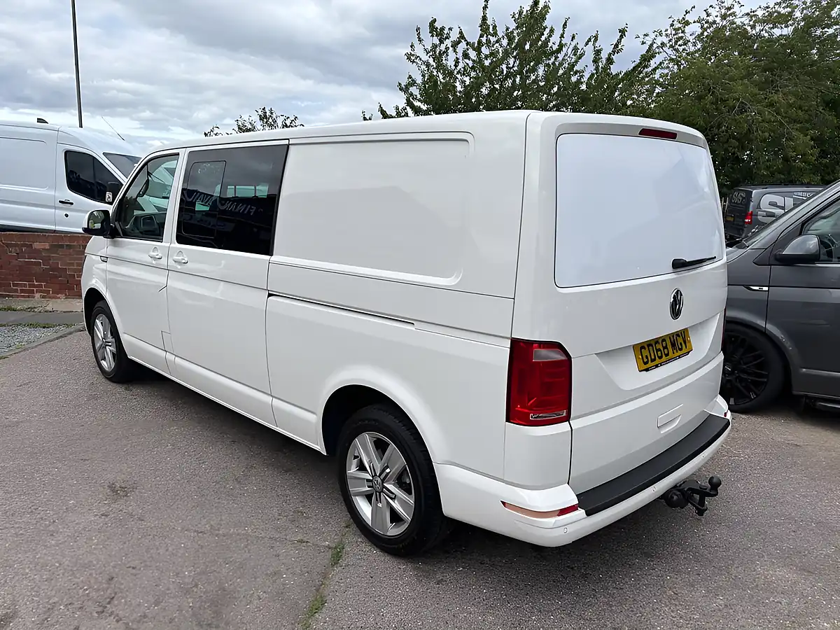 Used 2019 Volkswagen Transporter T32 Bluemotion Tech White - Interior and Exterior details 10