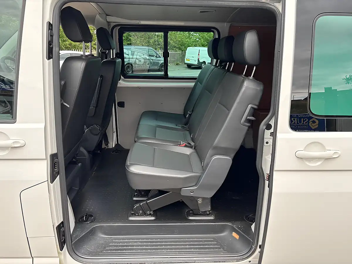 Used 2019 Volkswagen Transporter T32 Bluemotion Tech White - Interior and Exterior details 13