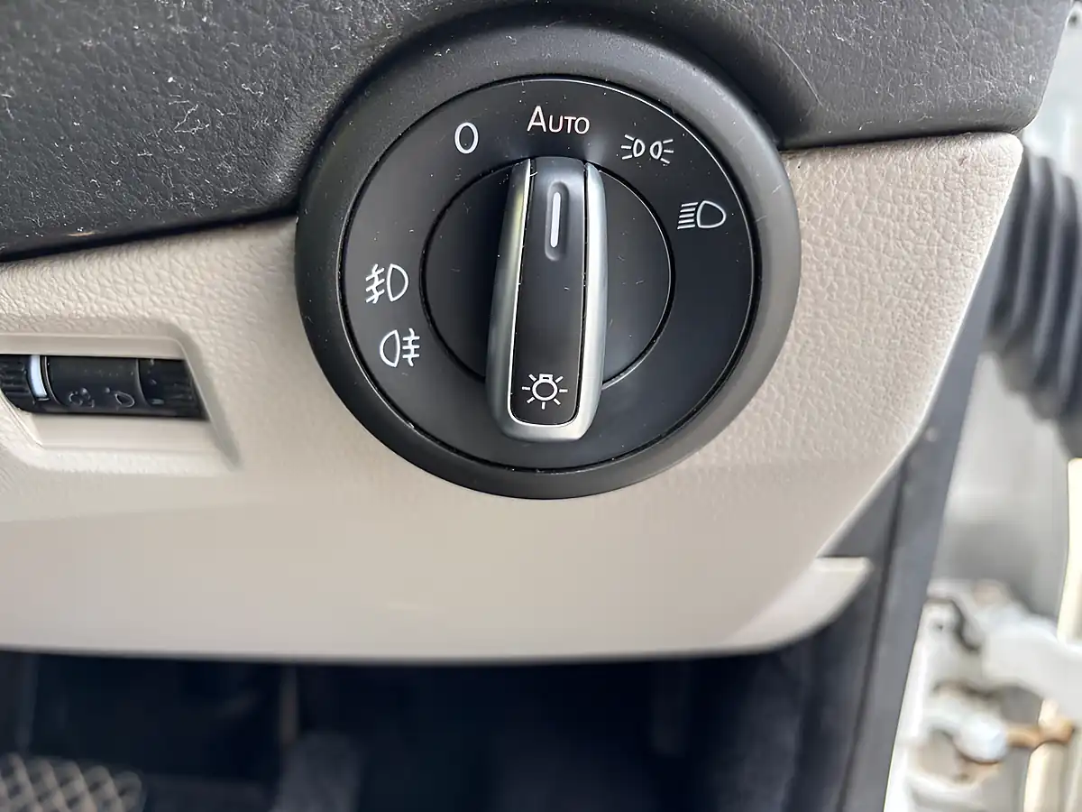 Used 2019 Volkswagen Transporter T32 Bluemotion Tech White - Interior and Exterior details 15