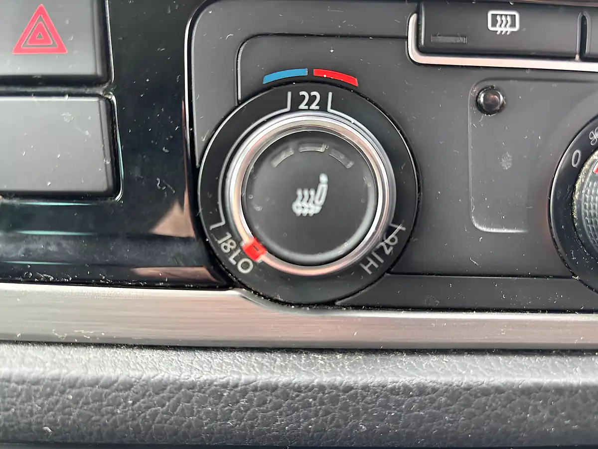 Used 2019 Volkswagen Transporter T32 Bluemotion Tech White - Interior and Exterior details 16