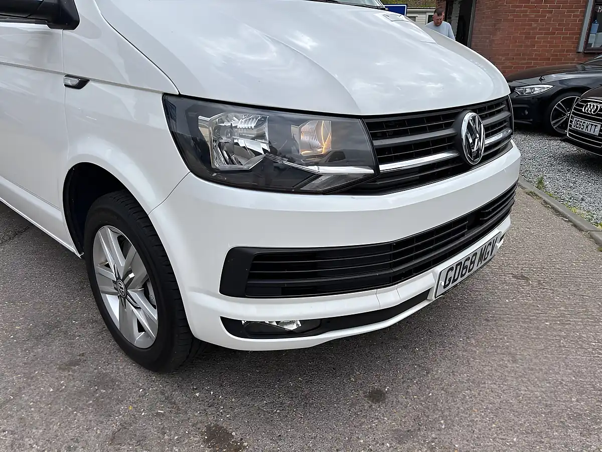 Used 2019 Volkswagen Transporter T32 Bluemotion Tech White - Interior and Exterior details 4