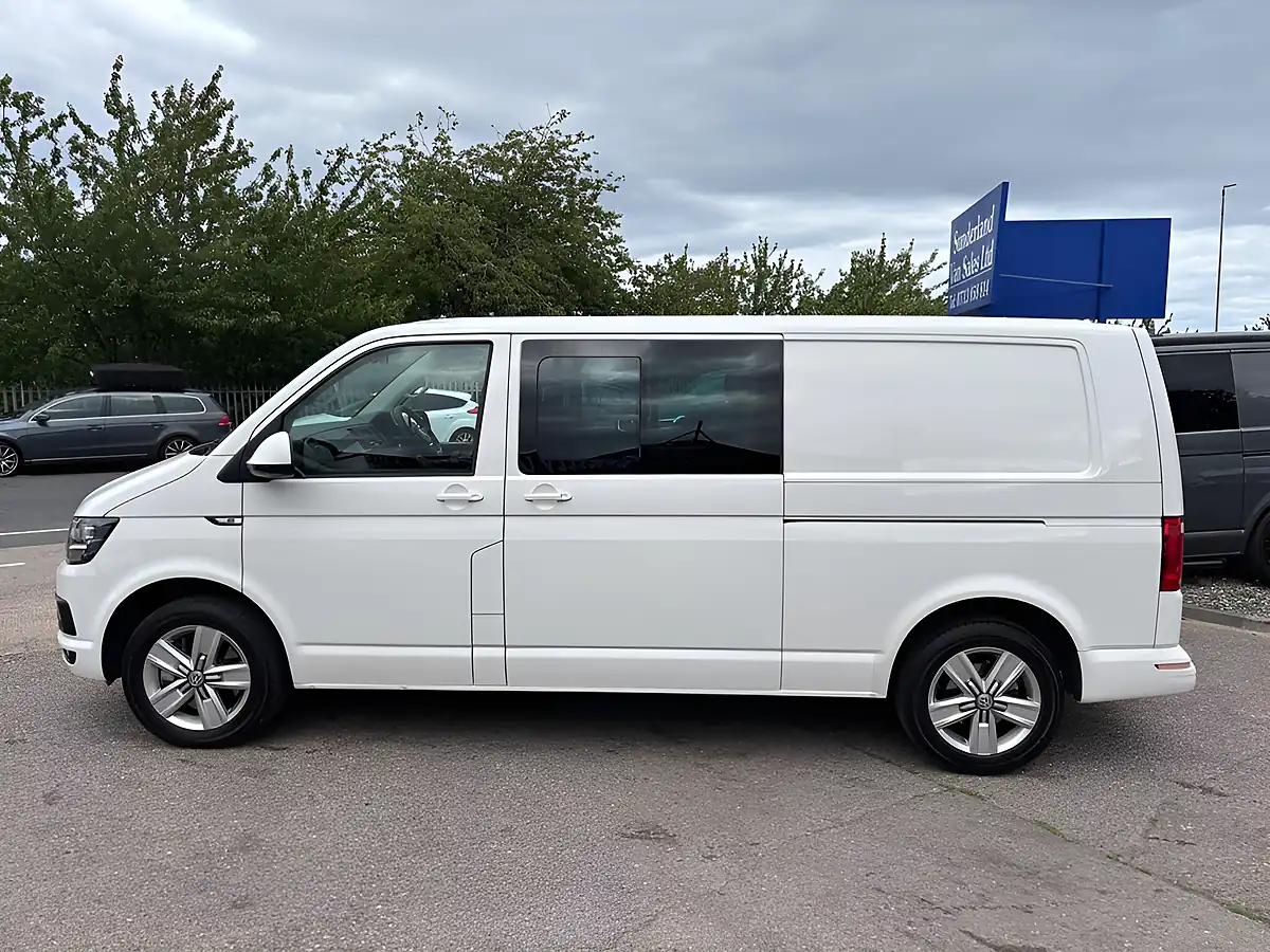 Used 2019 Volkswagen Transporter T32 Bluemotion Tech White - Interior and Exterior details 6