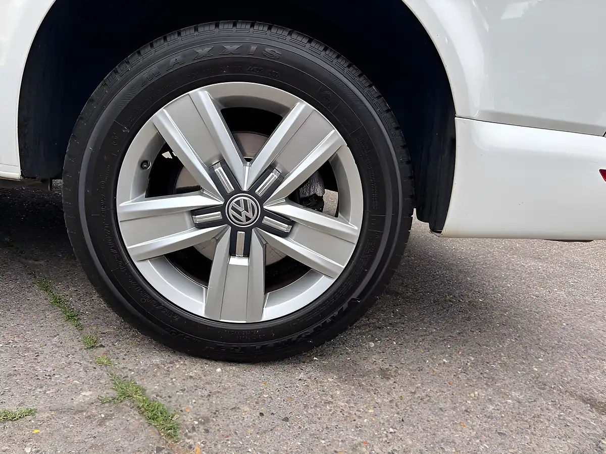 Used 2019 Volkswagen Transporter T32 Bluemotion Tech White - Interior and Exterior details 7