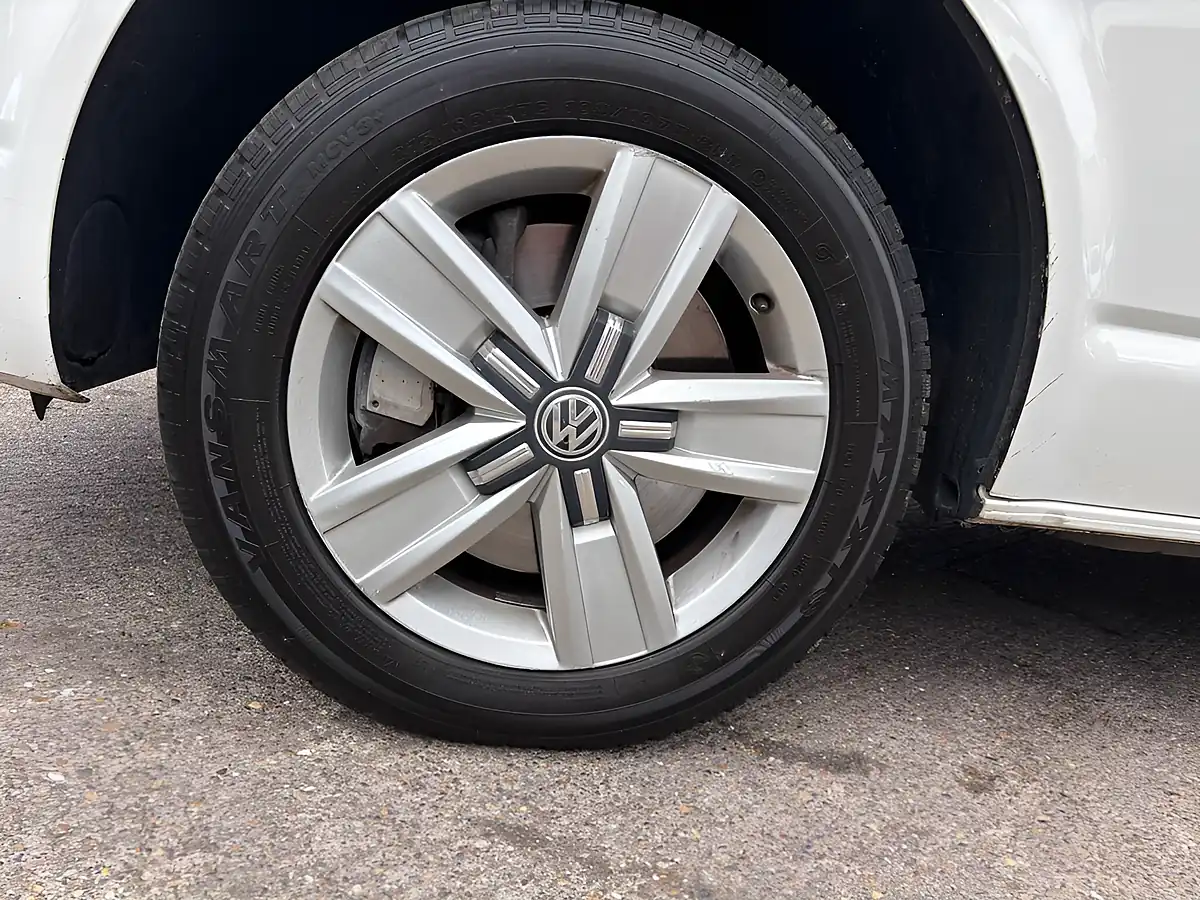 Used 2019 Volkswagen Transporter T32 Bluemotion Tech White - Interior and Exterior details 8