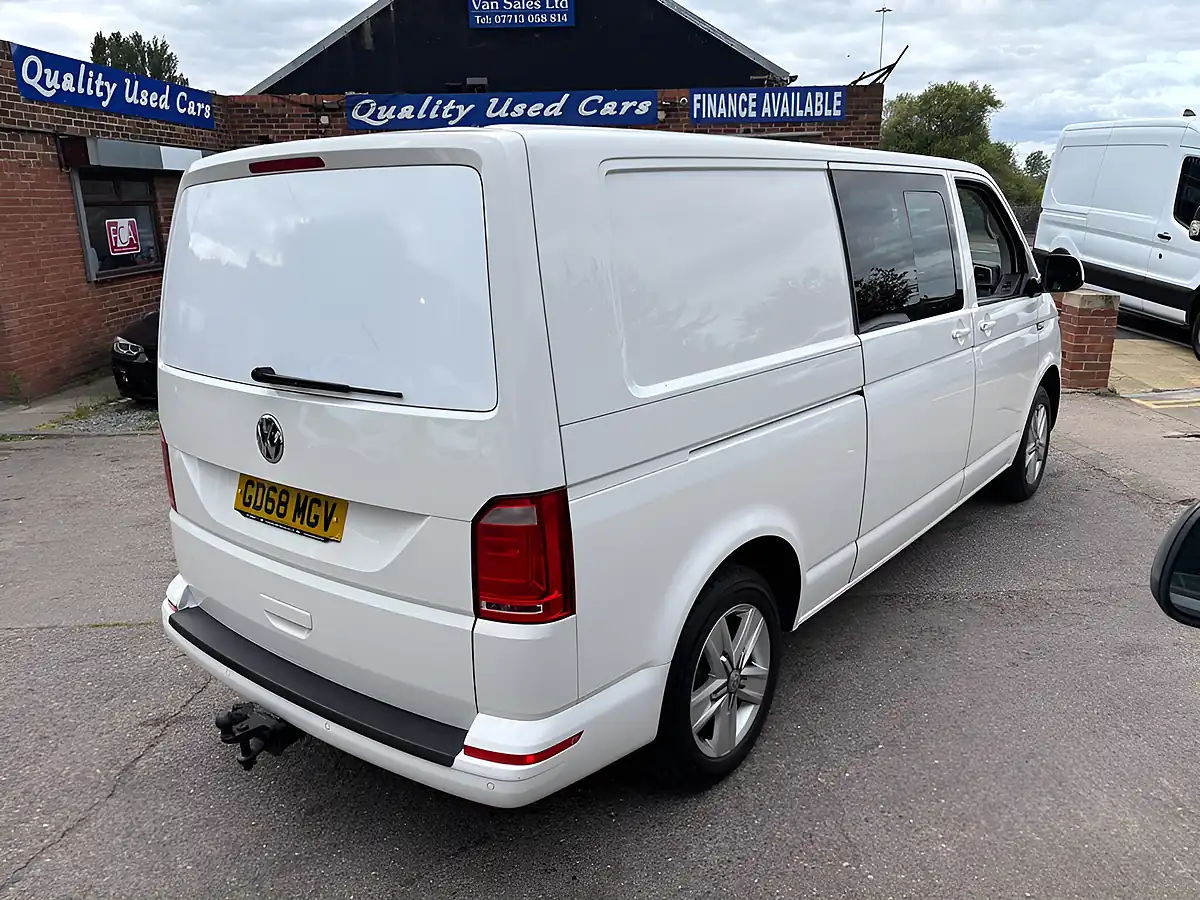 Used 2019 Volkswagen Transporter T32 Bluemotion Tech White - Interior and Exterior details 9