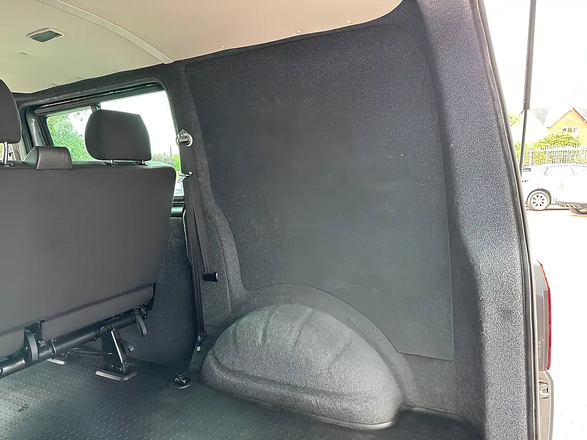 Used 2019 Volkswagen Transporter T32 TDI Kombi Highline Indium Grey - Interior and Exterior details 10