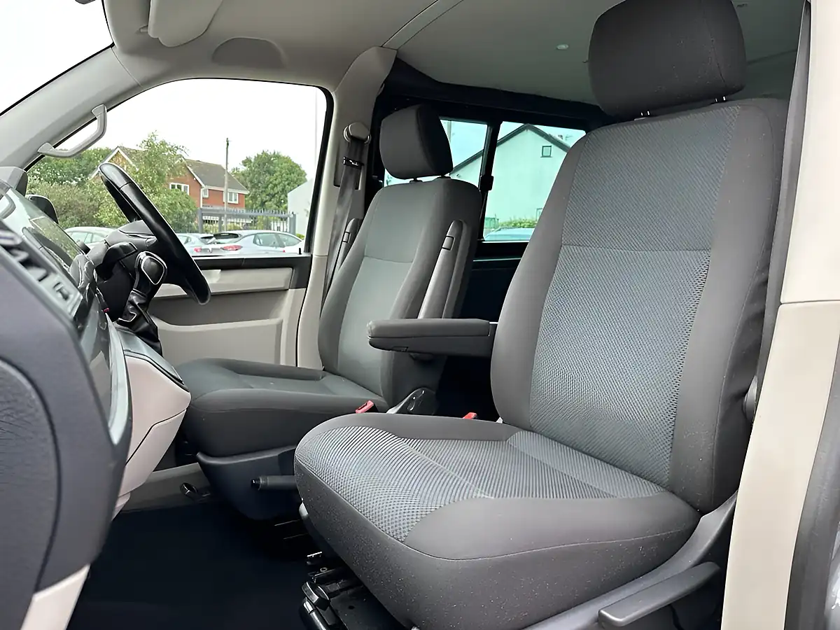 Used 2019 Volkswagen Transporter T32 TDI Kombi Highline Indium Grey - Interior and Exterior details 12