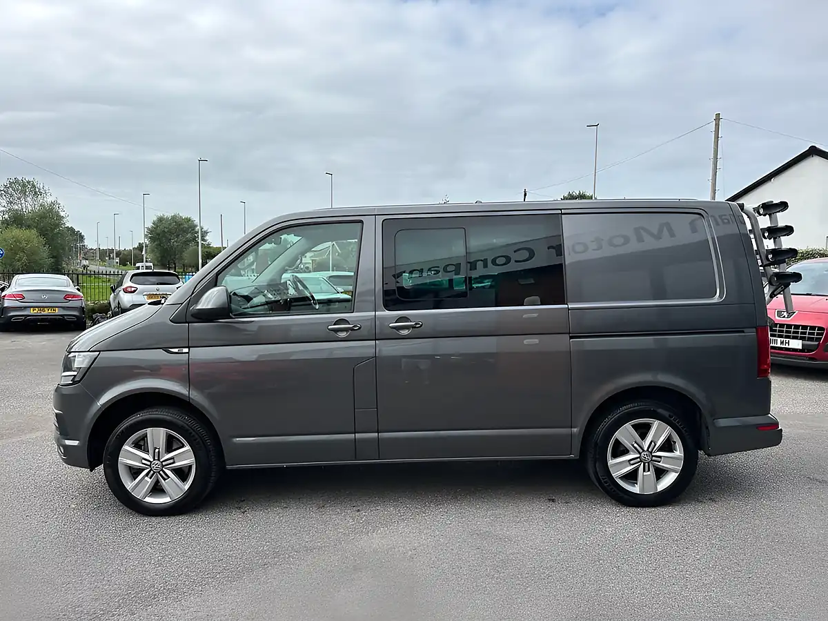 Used 2019 Volkswagen Transporter T32 TDI Kombi Highline Indium Grey - Interior and Exterior details 4