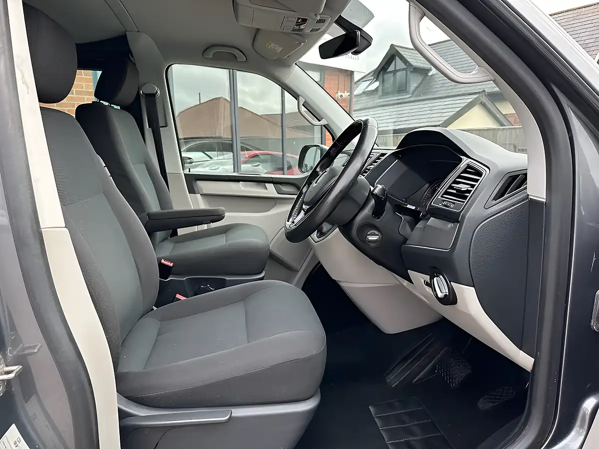 Used 2019 Volkswagen Transporter T32 TDI Kombi Highline Indium Grey - Interior and Exterior details 9