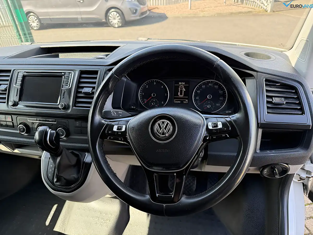 Used 2019 Volkswagen Transporter Tech Highline White - Interior and Exterior details 10