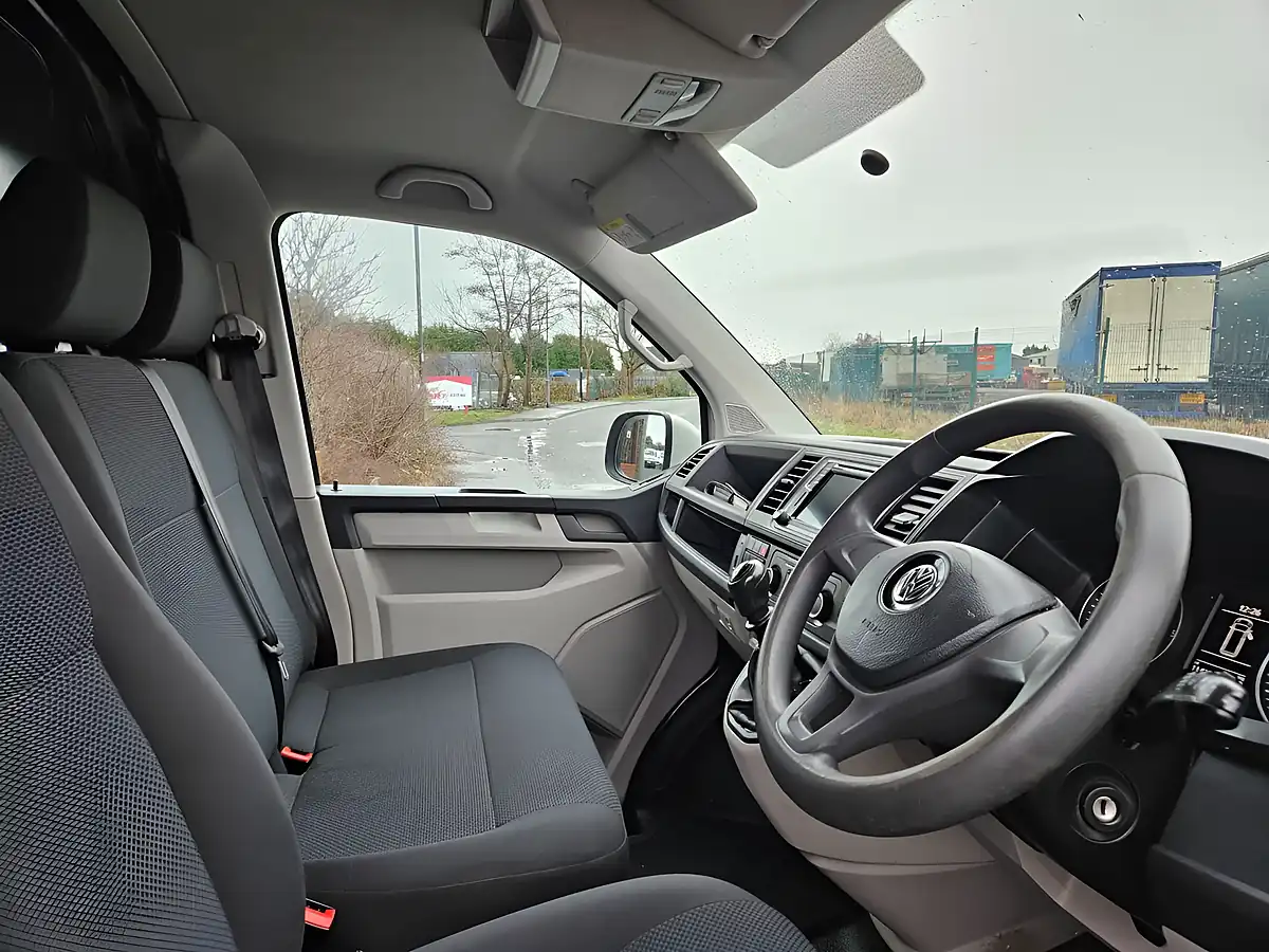 Used 2019 Volkswagen Transporter Trendline Hightop Blue - Interior and Exterior details 11